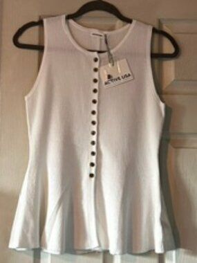 NWT Active USA Sleeveless Sweater Top - Med.